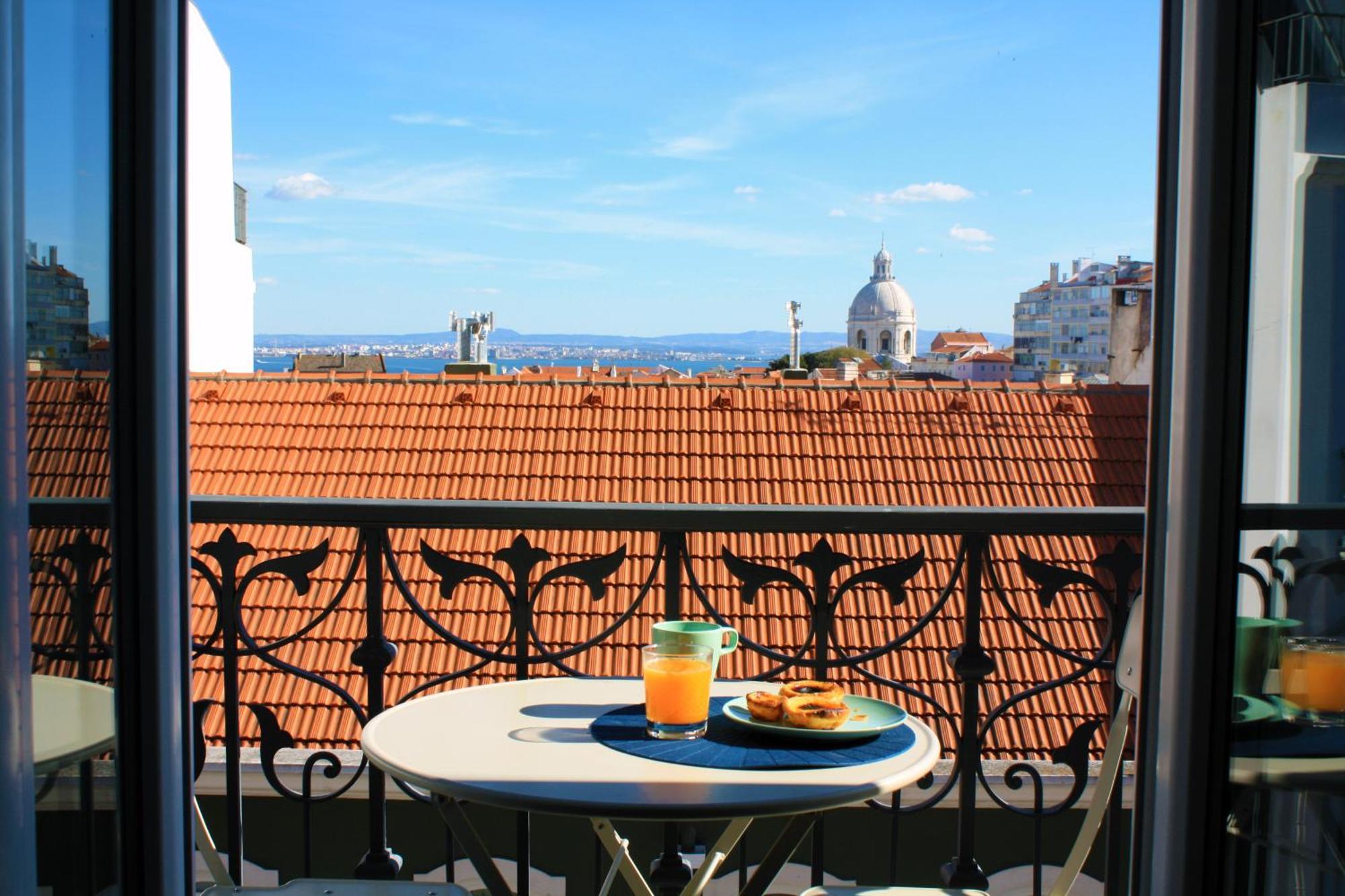 Sunny 3Bdr Apartment In Graca By Lovelystay Lisbon Exterior photo